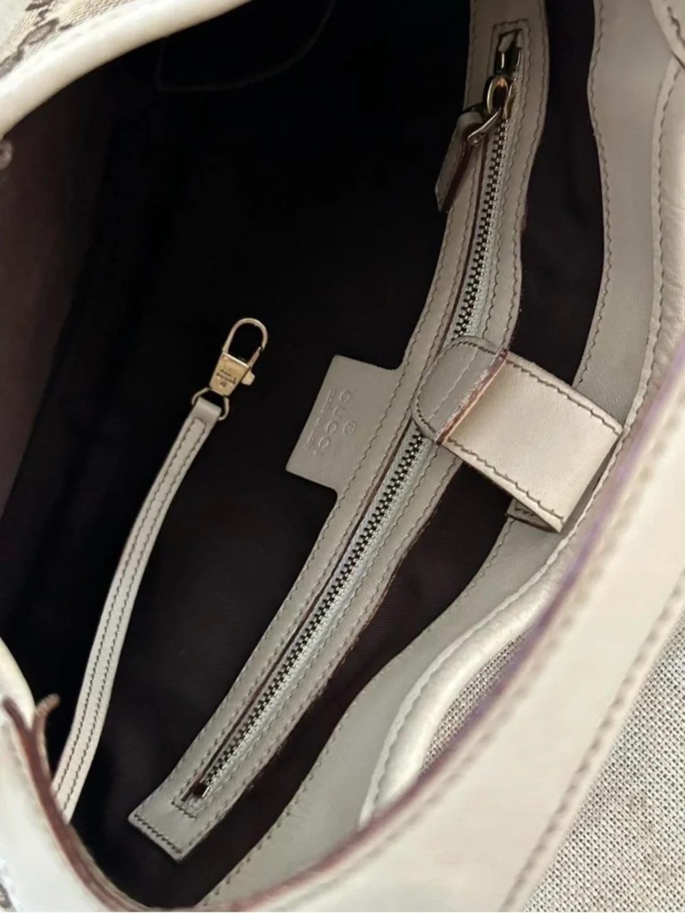 Gucci White & Brown GG Canvas Hobo Shoulder Bag - Picture 7 of 9